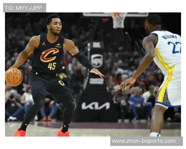 米切尔半场表现亮眼5中3贡献7分1板2助2断展现实力