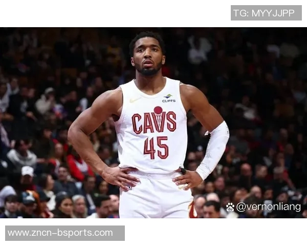 克拉克斯顿表现出色14投8中砍下21分8篮板4助攻2抢断2盖帽