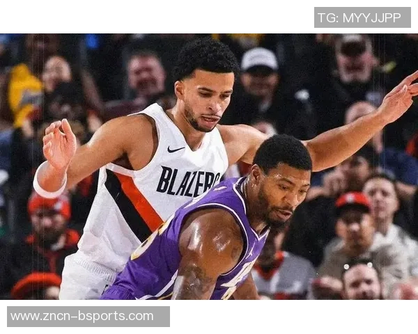 湖人阵容捉襟见肘仅剩十人出战背靠背对抗开拓者三名双向合同球员参战