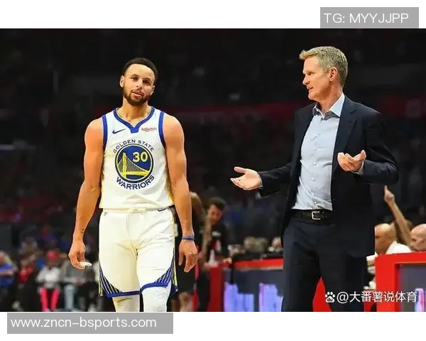 库里强调团队合作与个人自信是胜利关键持续保持攻防强度助力球队成功