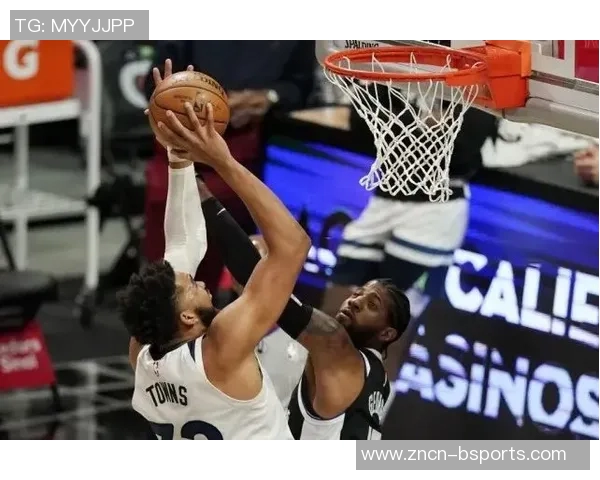 乔治半场表现稳定9投4中三分球命中率高达60贡献11分6篮板3助攻